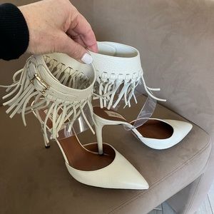 Valentino Leather Ankle Strap pump.Size 38.5. Color  cream, pre owned.